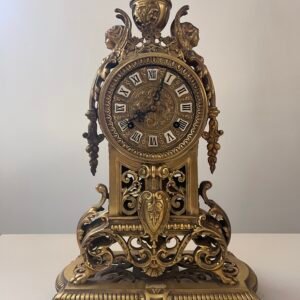 Raffinato orologio da tavolo in bronzo dorato – stile barocco