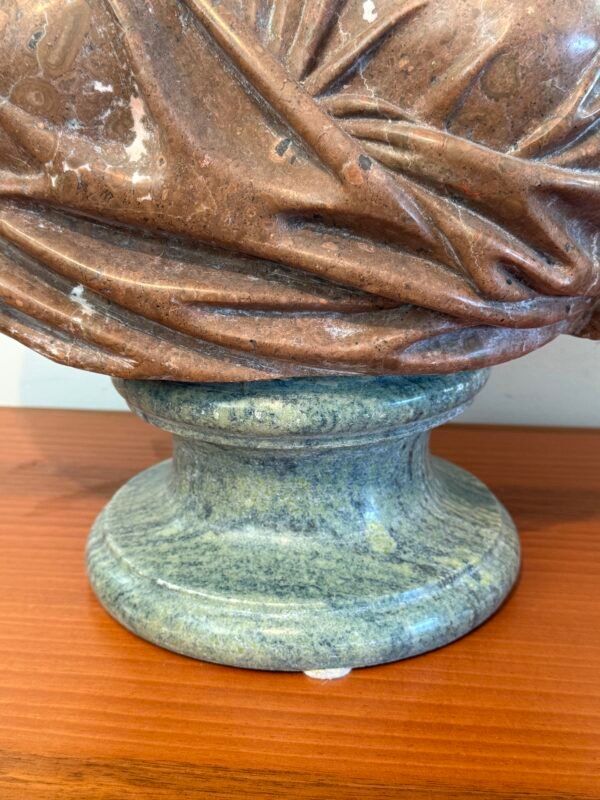 Busto Policromo in Marmo – Donna con Ghirlanda d’Alloro - Image 2