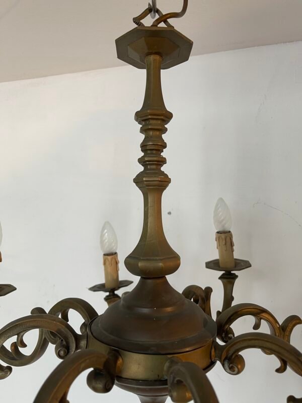 Elegante lampadario a sospensione con struttura in ottone brunito - Image 4