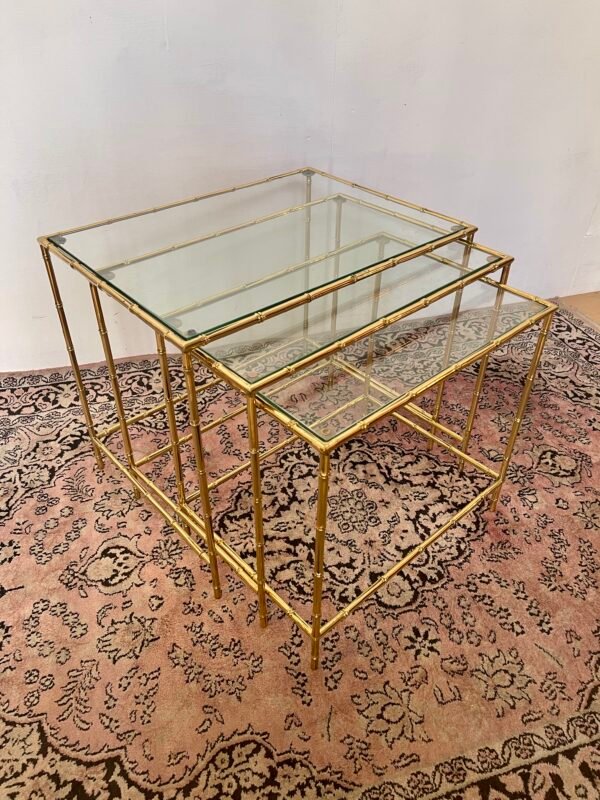 Set di tavolini vintage in ottone e vetro – stile Hollywood Regency - Image 3