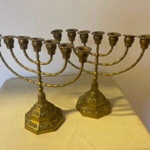 Coppia di candelabri a sette braccia in ottone
