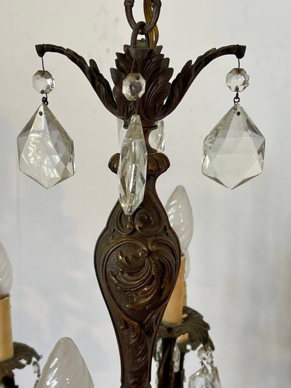 Elegante Lampadario Vintage in Stile Classico con Pendenti in Cristallo - Image 4