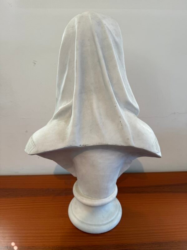 Busto Scultoreo in Marmo – Donna con Velo in Stile Orientalista - Image 3