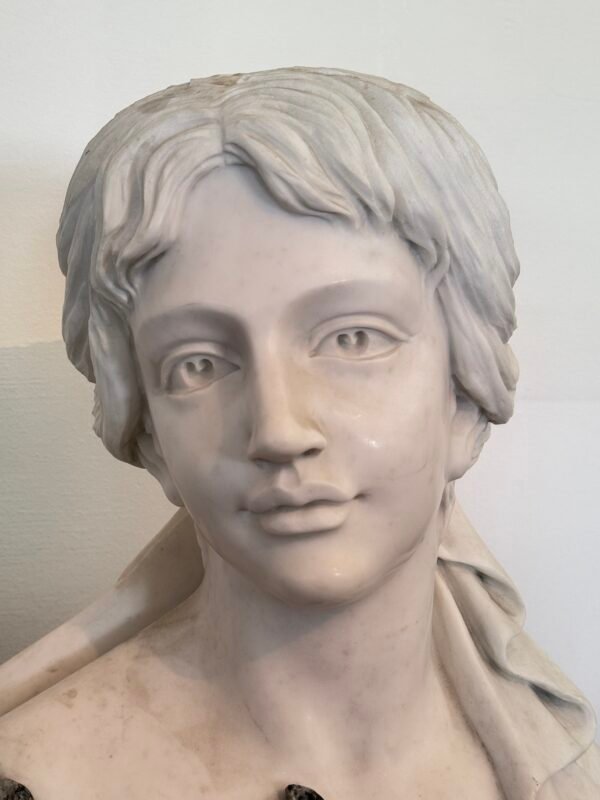 Busto Scultoreo Policromo in Marmo – Donna Romantica con Rose - Image 3