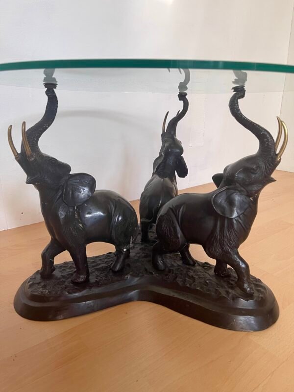 Tavolino da salotto con base scultorea a elefanti - Image 3