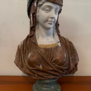 Busto Policromo in Marmo – Donna con Ghirlanda d’Alloro