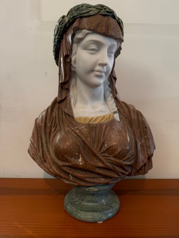 Busto Policromo in Marmo – Donna con Ghirlanda d’Alloro
