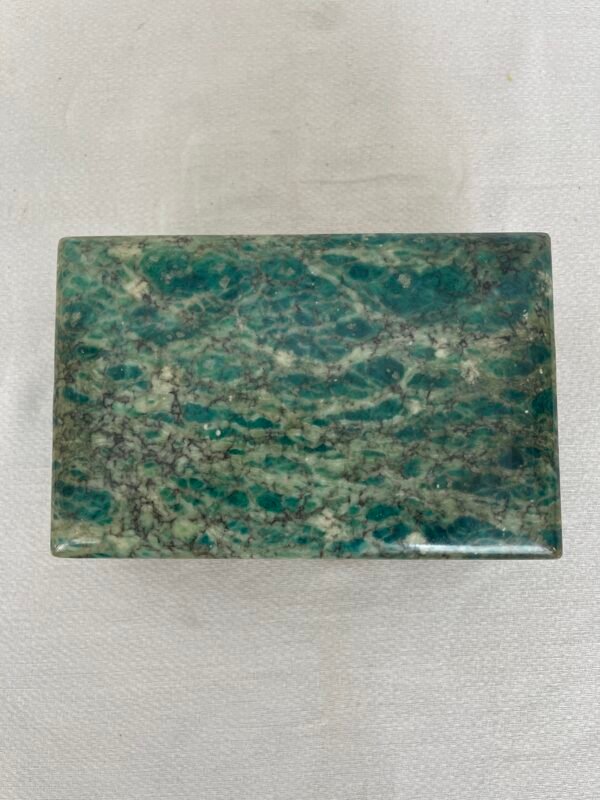 Scatola Decorativa in Malachite Sintetica con Finiture in Ottone Dorato – Stile Neoclassico - Image 4