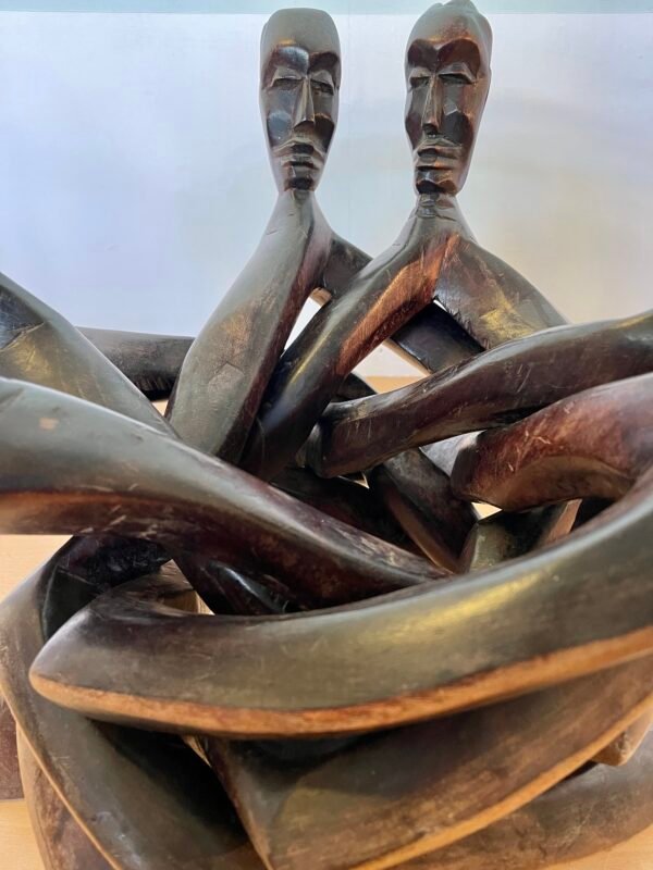 Tavolino Etno-Artistico con Base Scultorea in Legno e Piano in Vetro - Image 3