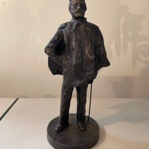 Scultura in bronzo di gentiluomo con bastone