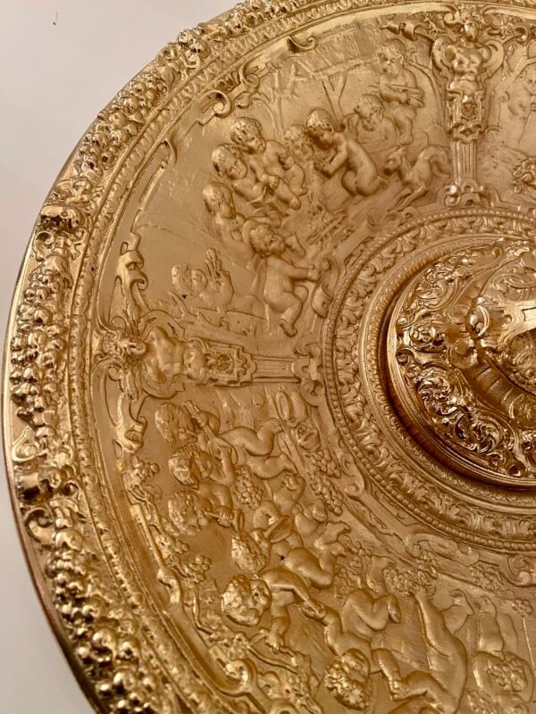 "Anfora del Trionfo" – Brocca ornamentale con piatto in stile Barocco - Image 4