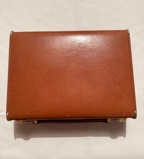 Valigetta Vintage in Pelle Marrone con Dettagli in Ottone