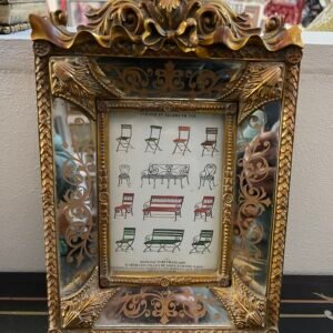 Quadro "Sedie da Giardino di Parigi" con cornice barocca