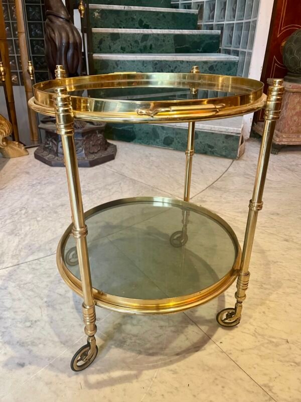 Carrello bar tondo in ottone con piani in vetro fumé, anni ’60 - Image 2