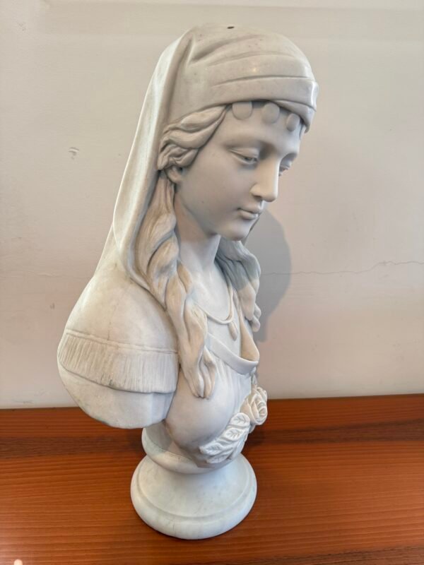 Busto Scultoreo in Marmo – Donna con Velo in Stile Orientalista - Image 4