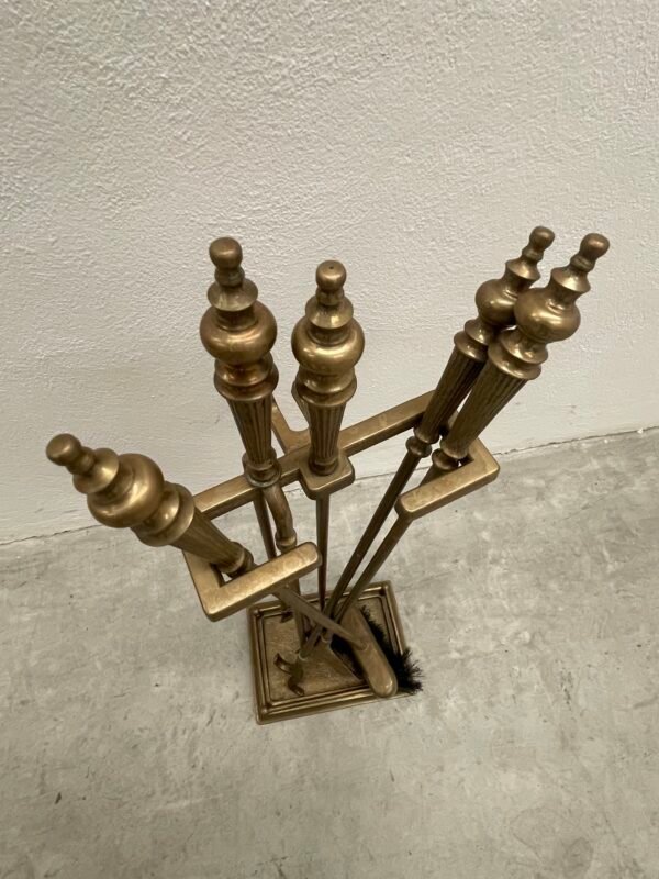 Set Antico da Camino in Ottone – 5 Pezzi con Supporto - Image 4