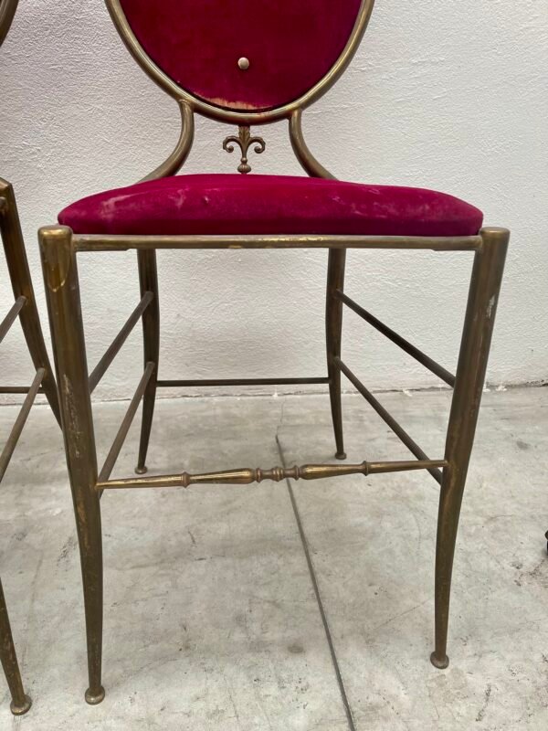 Set di 4 sedie in stile gotico con seduta in velluto rosso - Image 5