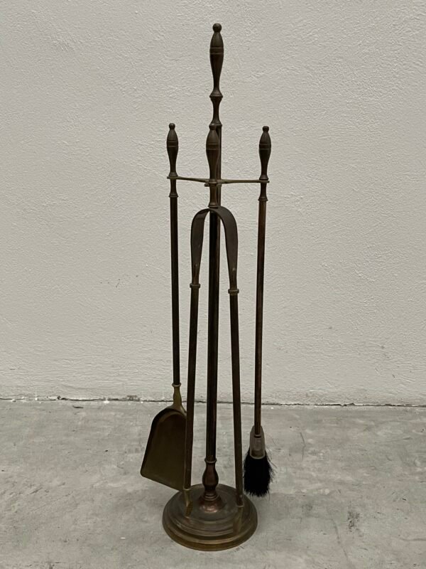 Set da camino in ottone brunito – 4 pezzi con supporto  Descrizione: - Image 5