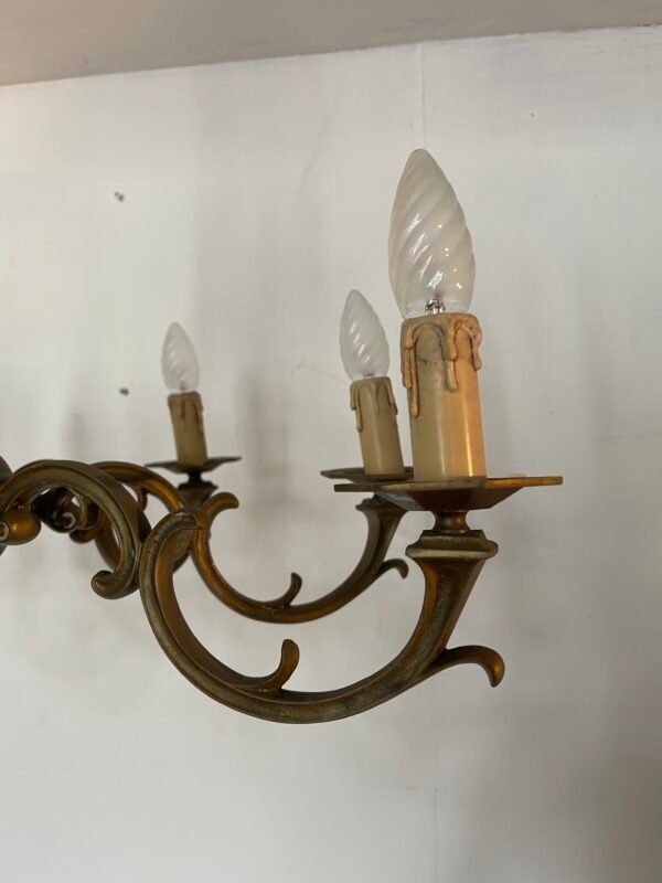 Elegante lampadario a sospensione con struttura in ottone brunito - Image 2