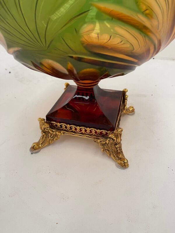 Vaso in vetro verde con base decorata - Image 2