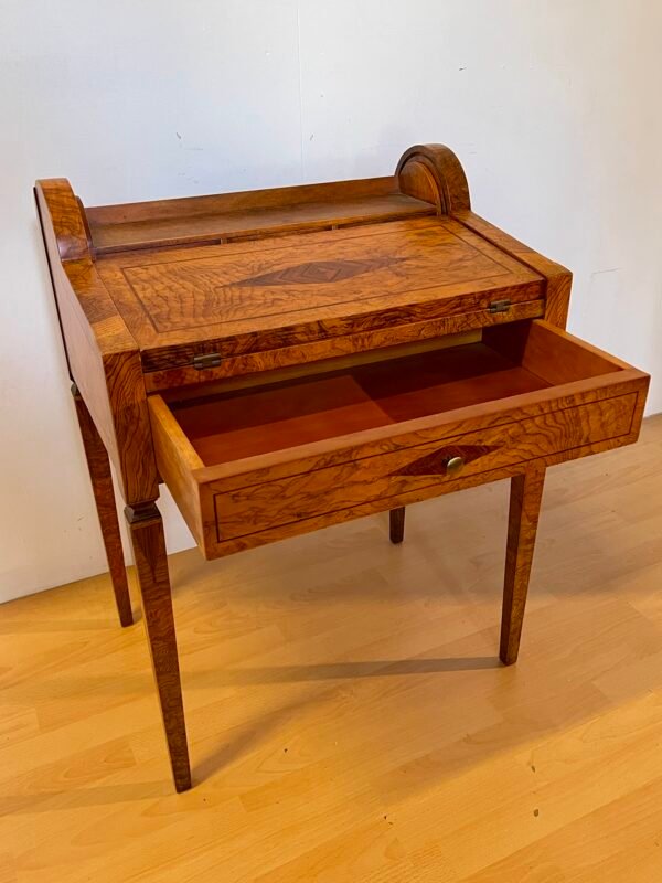 Scrivania in legno noce intarsiato stile italiano anni '60 - Image 2