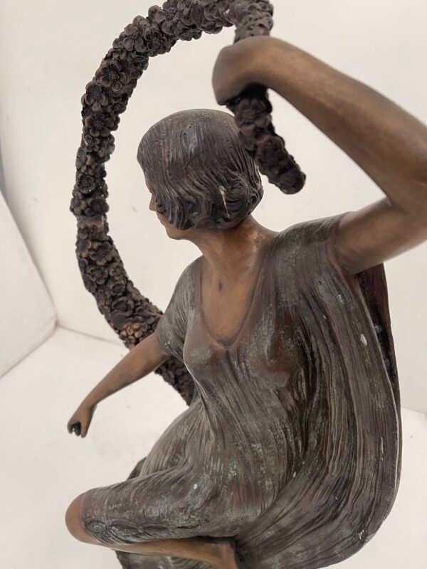 Elegante Scultura Art Déco in Bronzo Patinato - Image 3
