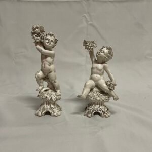 Deliziosa Coppia di Putti Decorativi in Stile Barocco