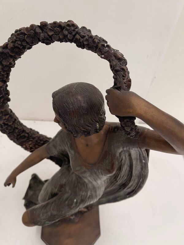 Elegante Scultura Art Déco in Bronzo Patinato - Image 4
