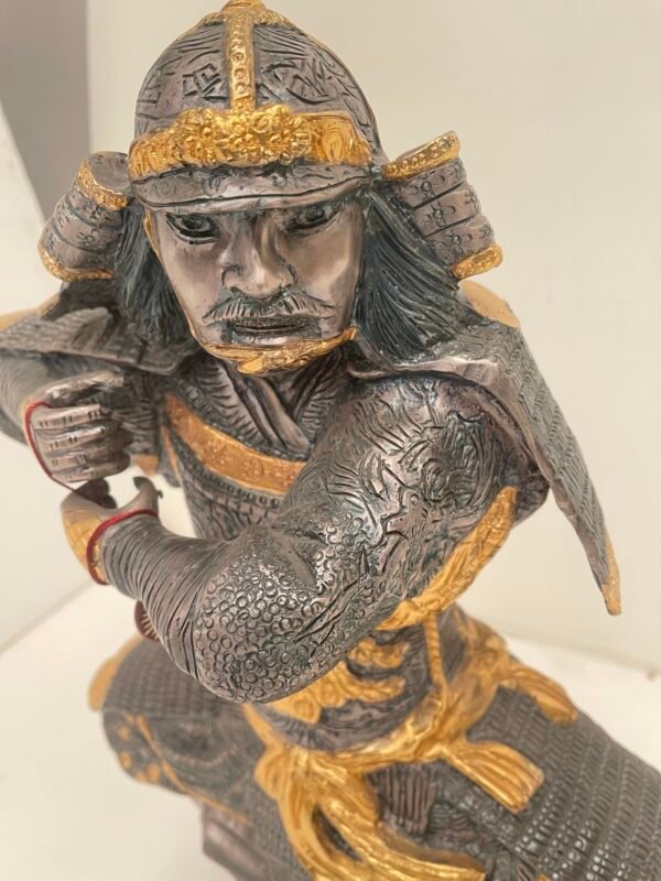 Imponente Scultura Figurativa "Samurai Guerriero" in Bronzo Patinato e Dorato