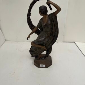 Elegante Scultura Art Déco in Bronzo Patinato