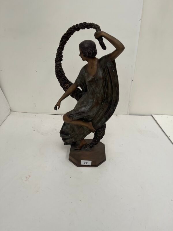 Elegante Scultura Art Déco in Bronzo Patinato