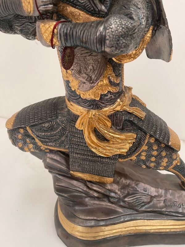 Imponente Scultura Figurativa "Samurai Guerriero" in Bronzo Patinato e Dorato - Image 3