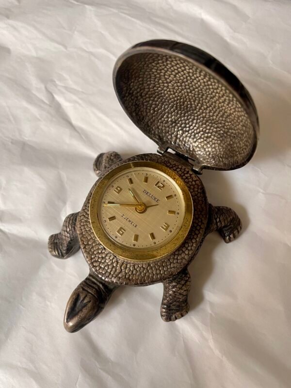 Orologio da tavolo vintage a forma di tartaruga con guscio apribile - Image 4