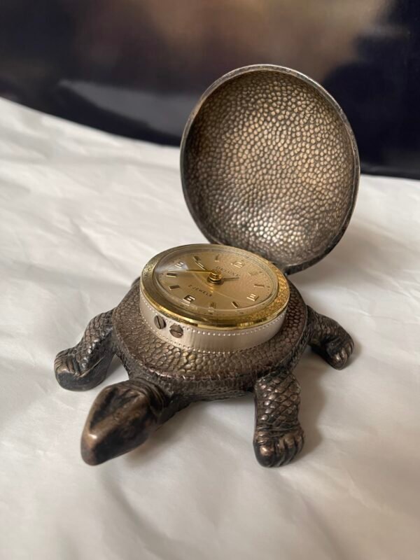 Orologio da tavolo vintage a forma di tartaruga con guscio apribile