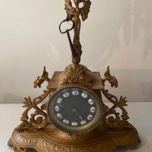 Raffinato Orologio da Tavolo con Figura Alata