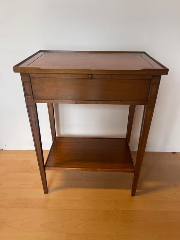 Tavolino Vintage in Legno - Con Cassetto e Ripiano