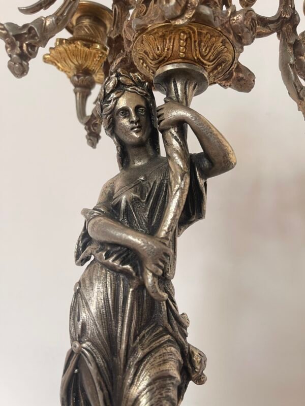 Candelabro Figurale Antico in Bronzo e Marmo - Image 5