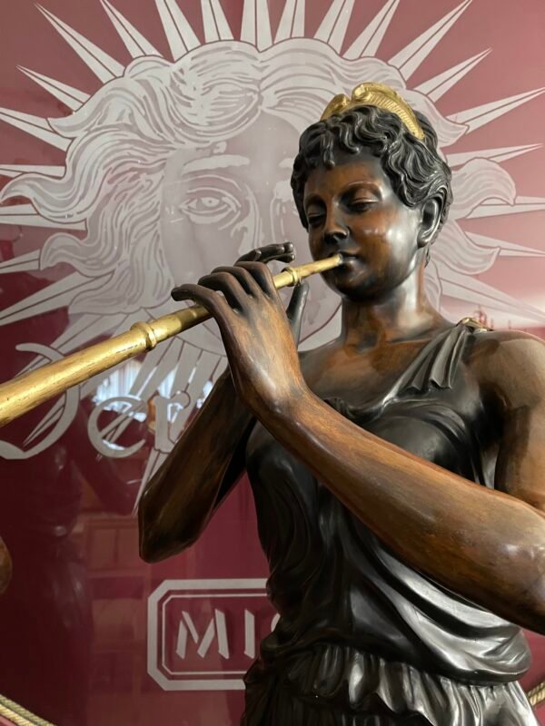 Maestosa Coppia di Sculture "Musi" in Bronzo Patinato - Image 4