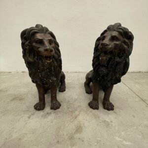 Coppia di statua in ghisa raffiguranti leoni - Prima metà del XX secolo