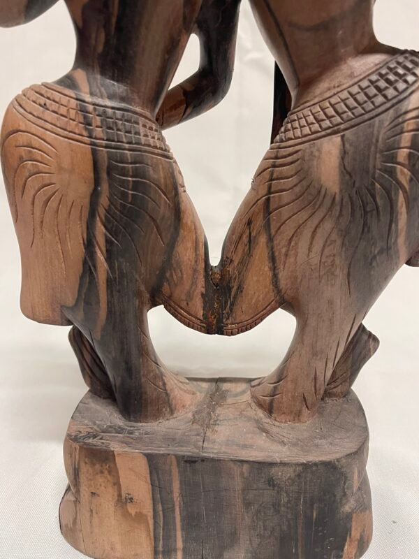 Affascinante Scultura in Legno Intagliato - Image 3
