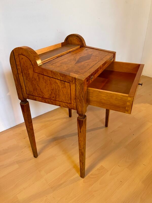 Scrivania in legno noce intarsiato stile italiano anni '60 - Image 4