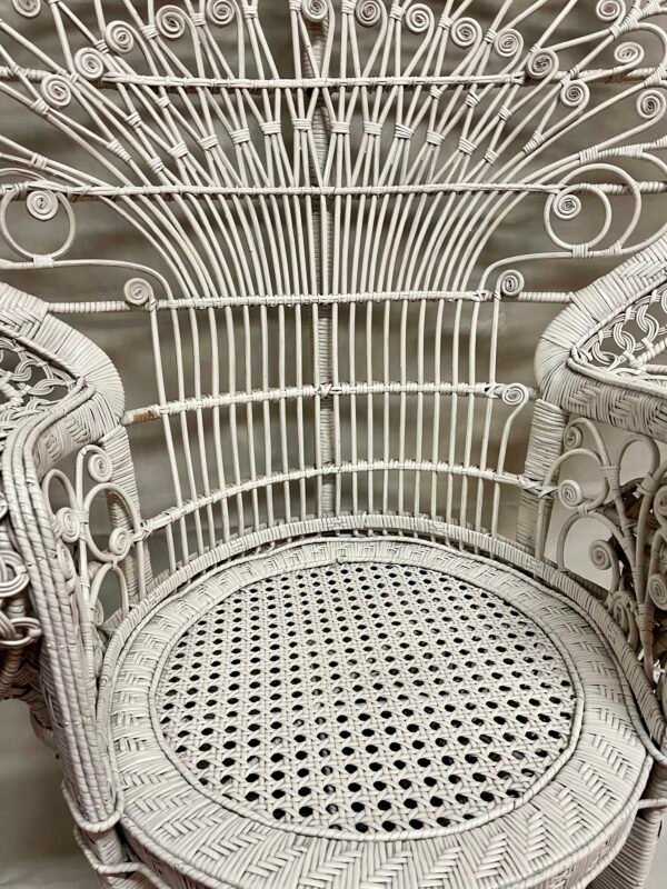 Elegante Poltrona "Pavone" in Rattan Bianco - Image 5