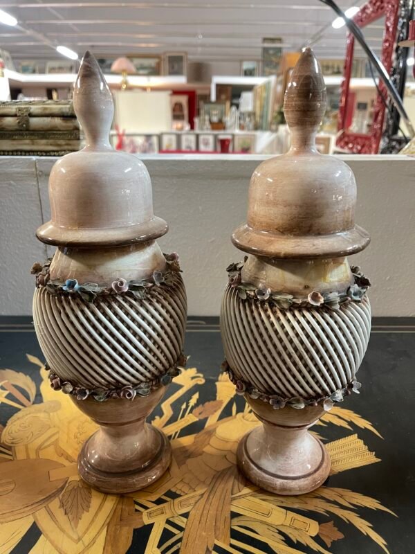 Coppia di Finial Decorativi in Ceramica