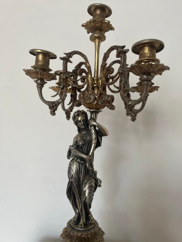 Candelabro Figurale Antico in Bronzo e Marmo - Image 2