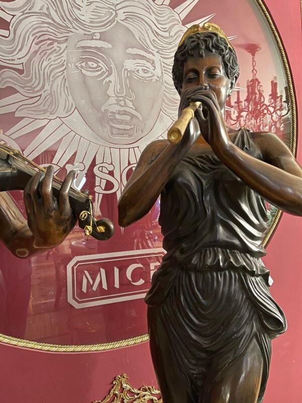 Maestosa Coppia di Sculture "Musi" in Bronzo Patinato - Image 3