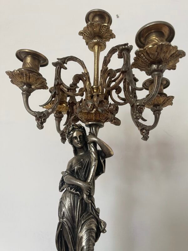 Candelabro Figurale Antico in Bronzo e Marmo - Image 4