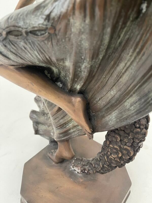 Elegante Scultura Art Déco in Bronzo Patinato - Image 5
