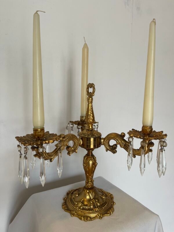 Elegante Candelabro Antico in Ottone e Cristallo - Image 3