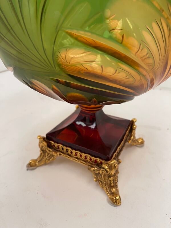 Vaso in vetro verde con base decorata - Image 4
