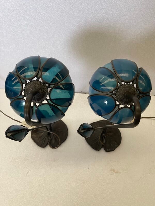 Coppia di lampade da tavolo stile Tiffany "Ninfea". - Image 3